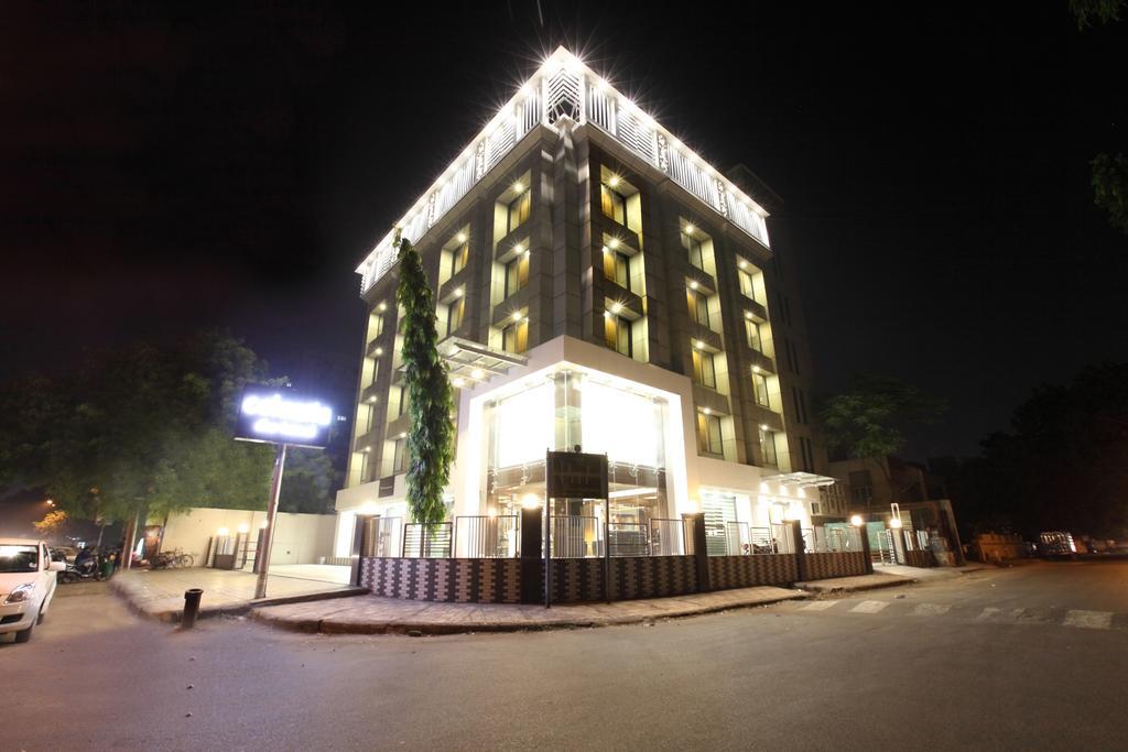 Celestia The Hotel Ахмедабад Екстер'єр фото